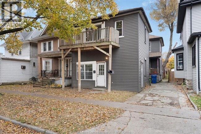 property at 987 Lincoln Rd