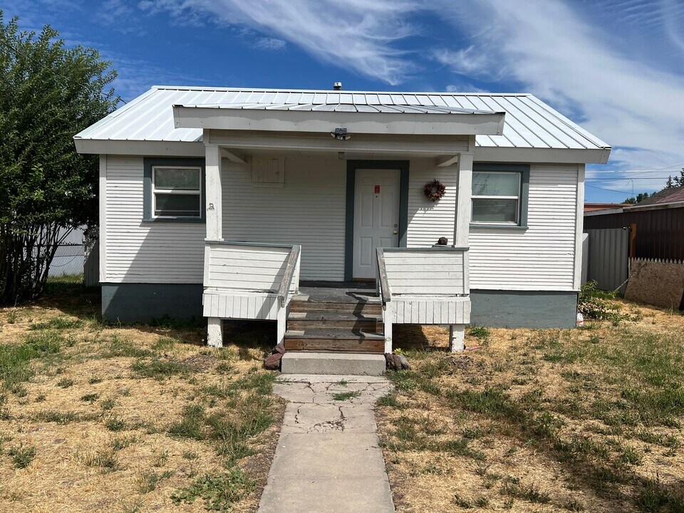 2039 Wantland Ave in Klamath Falls, OR - Building Photo