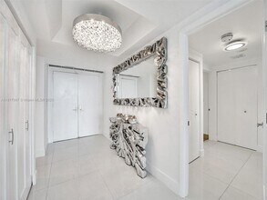 20281 E Country Club Dr in Aventura, FL - Foto de edificio - Building Photo