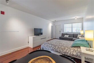 1340 Drexel Ave in Miami Beach, FL - Building Photo - Building Photo