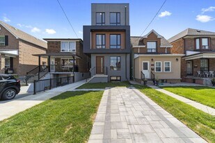 531-531 Delaware Ave N in Toronto, ON - Building Photo