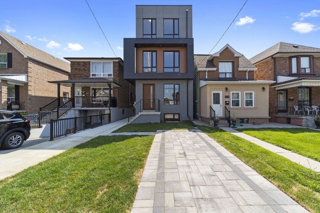531-531 Delaware Ave N in Toronto, ON - Building Photo