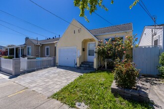 470 Walnut St in San Bruno, CA - Building Photo - Building Photo