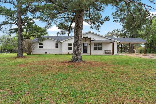 8082 County Rd 308 in Grandview, TX - Building Photo