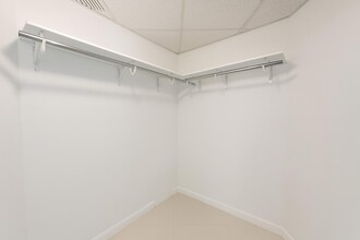 475 Brickell Ave, Unit 408 in Miami, FL - Building Photo - Building Photo
