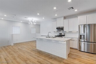 237 Callen Falls Ave in Henderson, NV - Building Photo - Building Photo