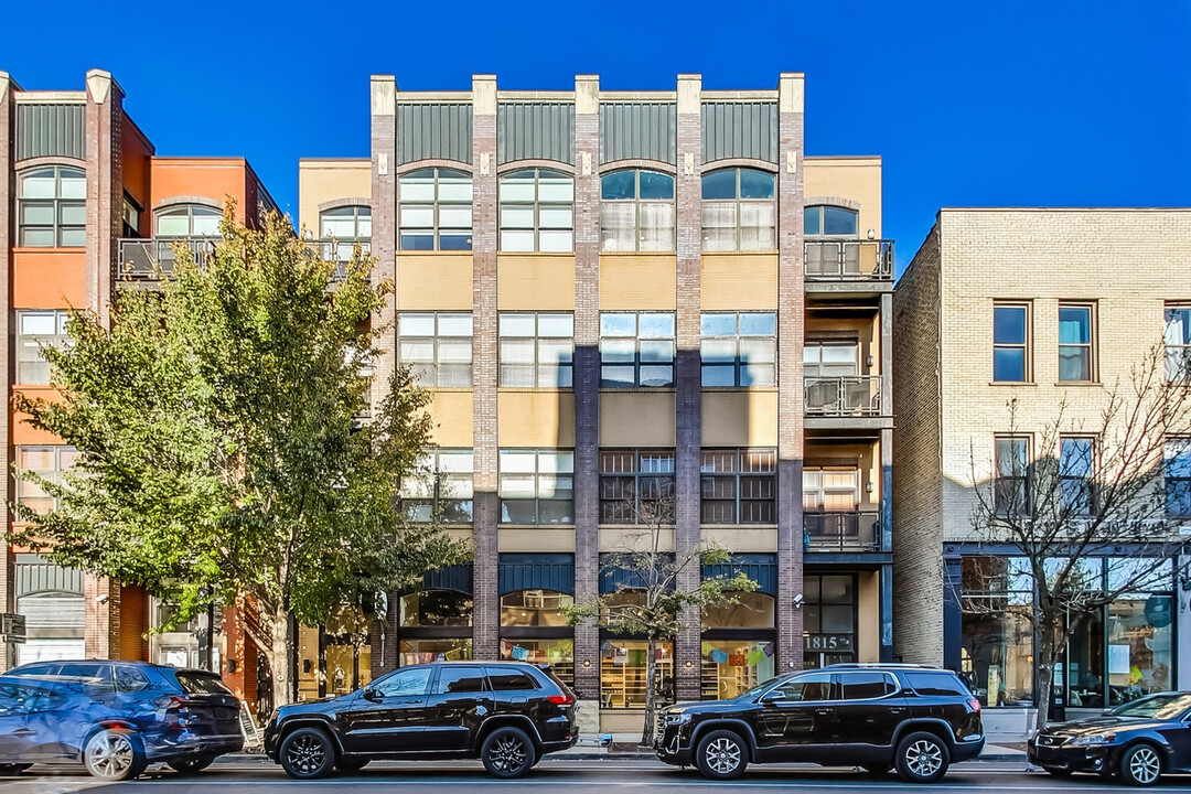 1815 N Milwaukee Ave, Unit #401 in Chicago, IL - Building Photo