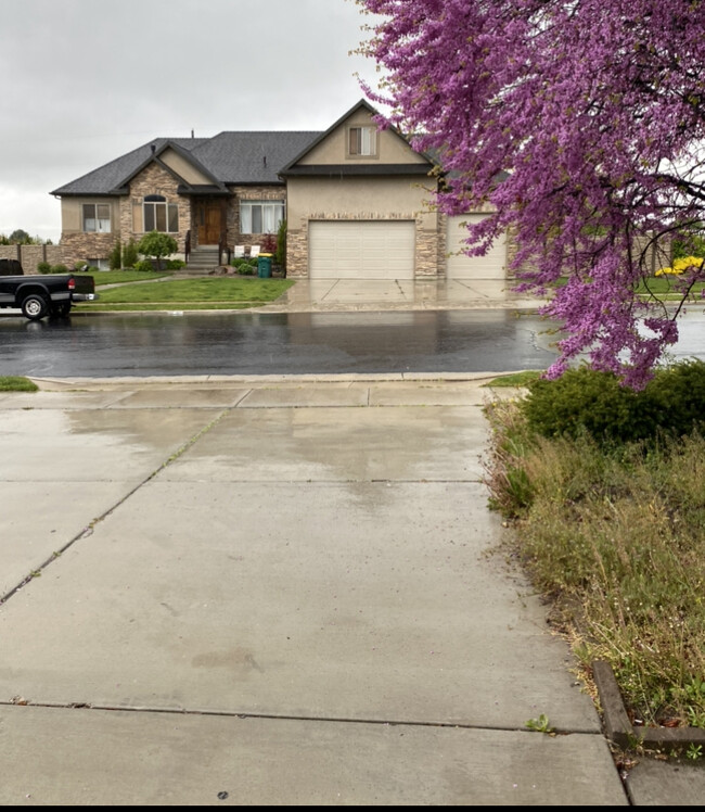 property at 868 N 1400 E