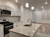 1212 N Alden St photo'
