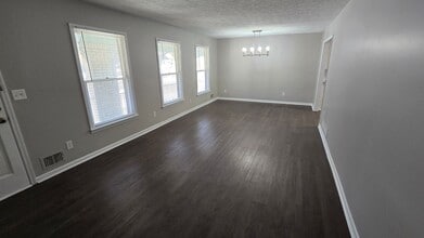 4270 E Hamill Dr in Buford, GA - Foto de edificio - Building Photo