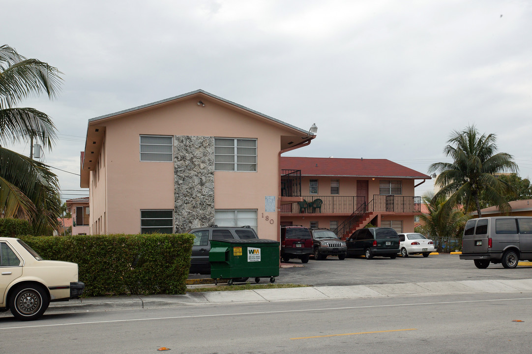 180 E 6th St in Hialeah, FL - Building Photo