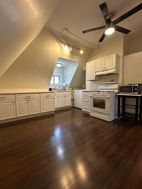 254 E Eagle St in Boston, MA - Building Photo