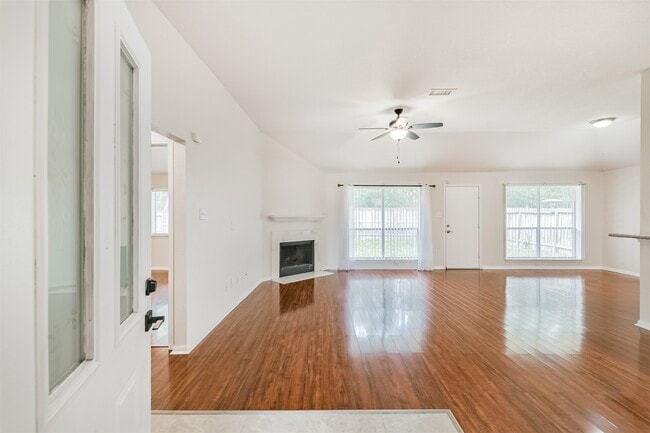 4119 Hermitage Hollow Ln in Houston, TX - Building Photo - Building Photo