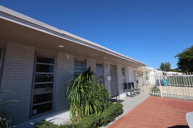 4306 SW 131st Ave in Miami, FL - Building Photo - Building Photo