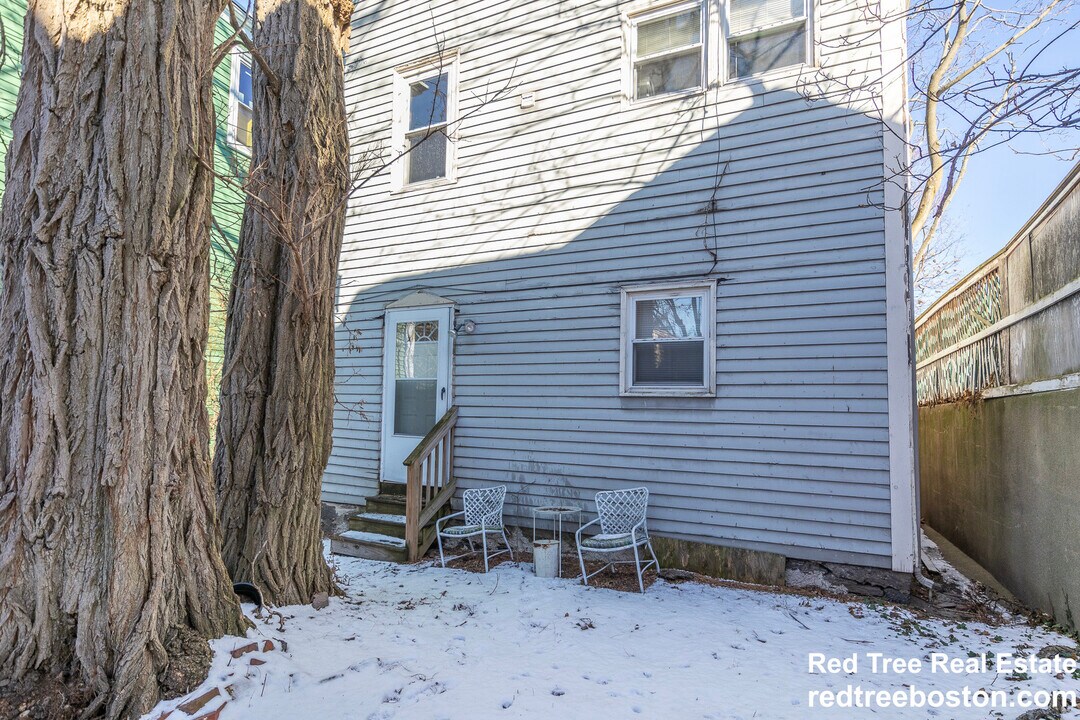 10 Gardner St, Unit 1 in Boston, MA - Building Photo