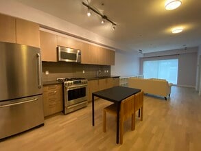 10033 River Dr in Richmond, BC - Building Photo - Building Photo