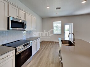 37778 Dusty Saddle Ln in Zephyrhills, FL - Building Photo - Building Photo