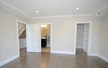 152 M St, Unit 2 in Boston, MA - Building Photo - Building Photo