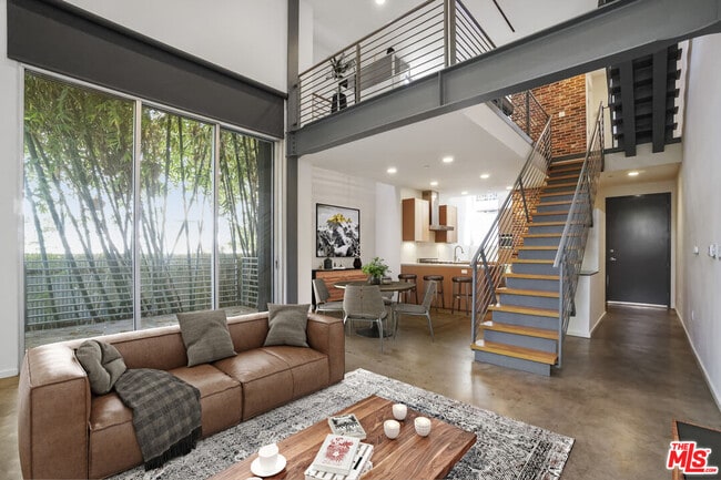 property at 1220 N Orange Grove Ave