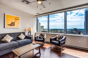 1016 Elm St, Unit SI ID1436514P in Dallas, TX - Building Photo