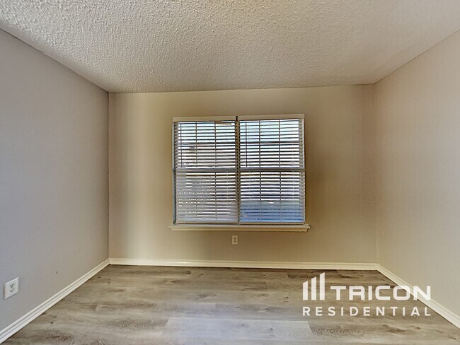 1052 Shadywood Dr in Cedar Hill, TX - Building Photo - Building Photo