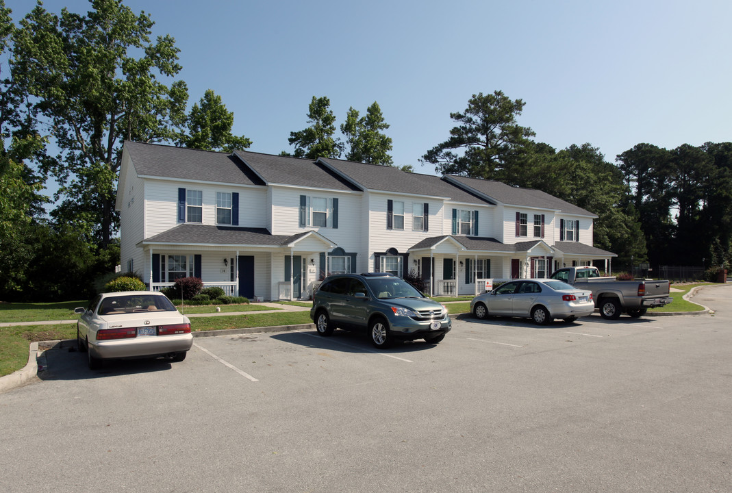 Wellington Place in Shallotte, NC - Building Photo