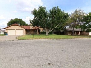 202 Medicine Bow Trail in Del Rio, TX - Building Photo - Building Photo