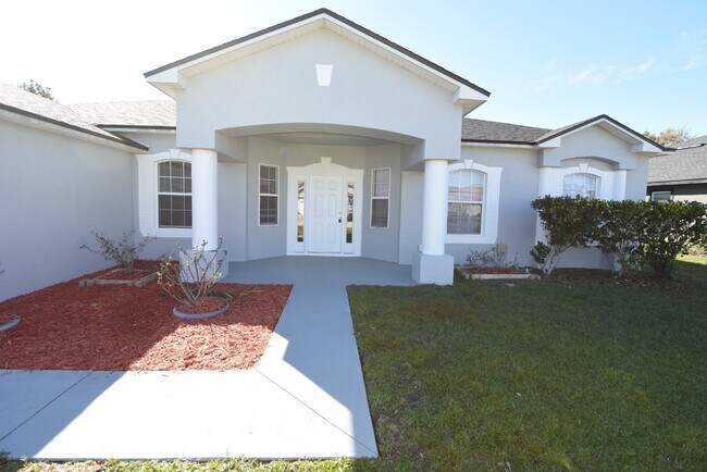 4 Lynn Pl in Palm Coast, FL - Building Photo - Building Photo