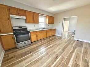 13 Brooks Ave in Quincy, MA - Building Photo - Building Photo