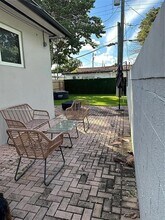 4485 SW 7th St in Coral Gables, FL - Building Photo - Building Photo