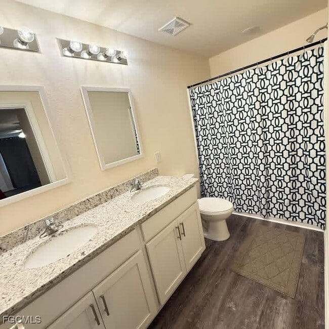 property at 575 Oakshire Ln