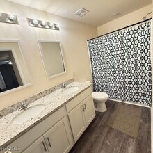 575 Oakshire Ln in Lehigh Acres, FL - Foto de edificio - Building Photo