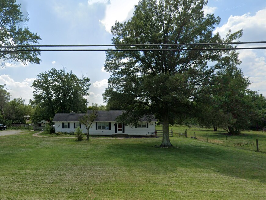 2853 OH-63 in Lebanon, OH - Foto de edificio