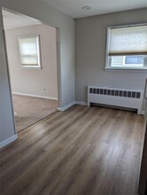 10 Staples St in Farmingdale, NY - Building Photo - Building Photo