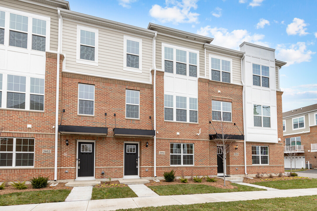 2954 Reflection Dr in Naperville, IL - Building Photo