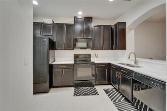 7013 White Treetop Pl in Riverview, FL - Building Photo - Building Photo