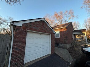 336 Monohan Dr in Louisville, KY - Building Photo - Building Photo