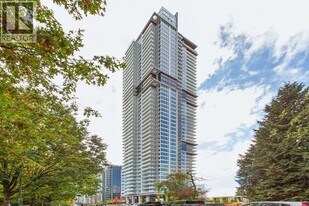 720 Farrow St in Coquitlam, BC - Building Photo