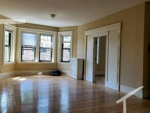 75 Saint Paul St, Unit 1R in Brookline, MA - Building Photo - Building Photo