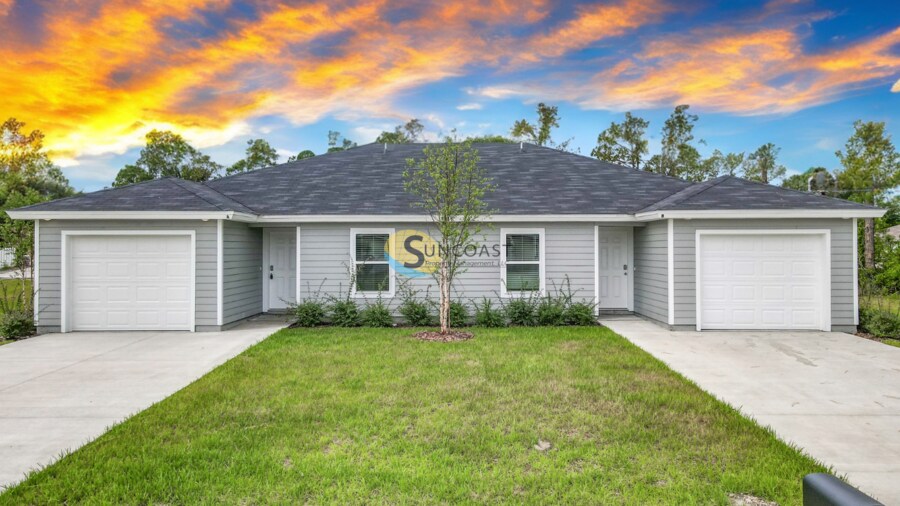 13 Wheaton Ln in Palm Coast, FL - Building Photo