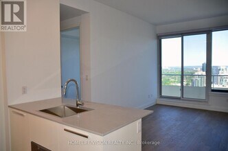 75 Canterbury Pl in Toronto, ON - Building Photo - Building Photo