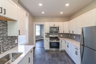 1634 Elkton Pl, Unit 2 in Cincinnati, OH - Building Photo - Building Photo