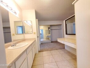 5041 E Mesquite Wood Ct in Phoenix, AZ - Building Photo - Building Photo