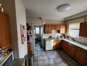 140 Brooks St, Unit 1 in Boston, MA - Building Photo - Building Photo