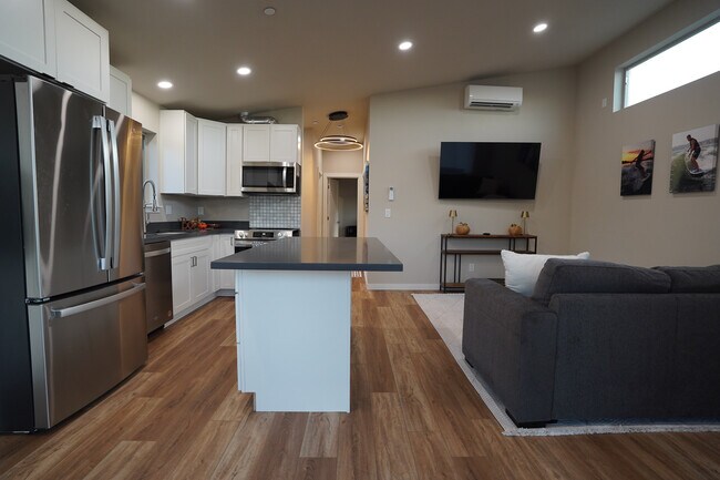 11321 S Lake Stevens Rd, Unit Lakeview  Flat in Lake Stevens, WA - Building Photo - Building Photo