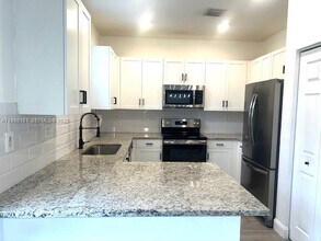 5505 NW 27th Ct in Margate, FL - Building Photo - Building Photo