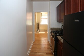 549 W Surf in Chicago, IL - Building Photo - Building Photo