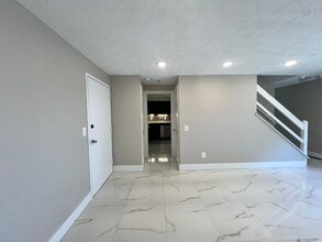 Gateway Estates in East Hartford, CT - Building Photo - Building Photo