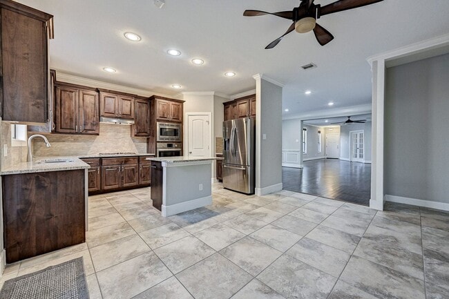 205 W 26th St