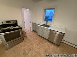 60 Old Common Rd, Unit 1 in Auburn, MA - Foto de edificio - Building Photo